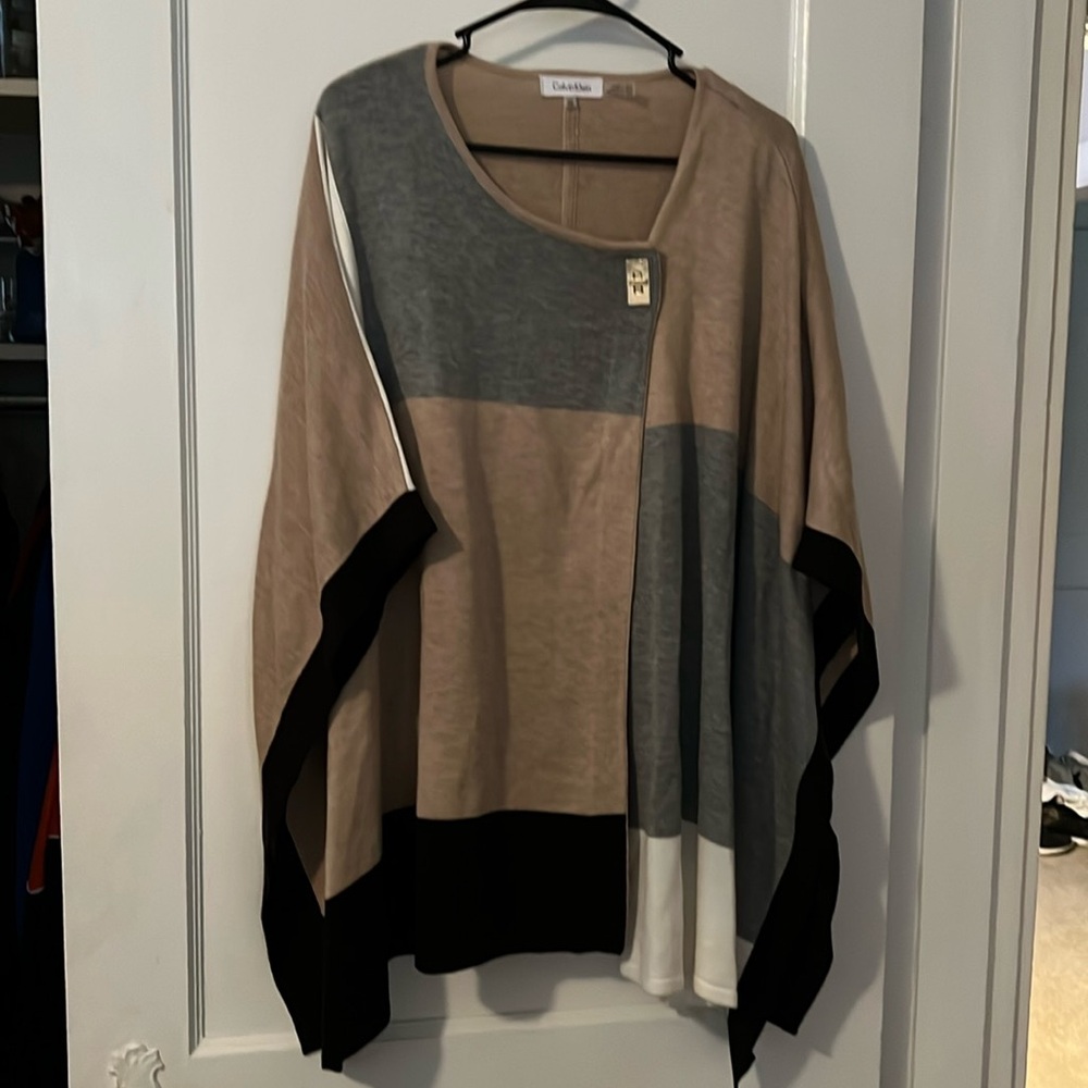 Color blocked capelet/poncho…beautiful fabric